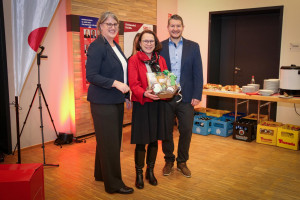 : v.l.r. Petra Thomas, Gertrud Malz-Schwarzfischer, Martin Gallersdörfer, Foto: Marina Dötterl 2026