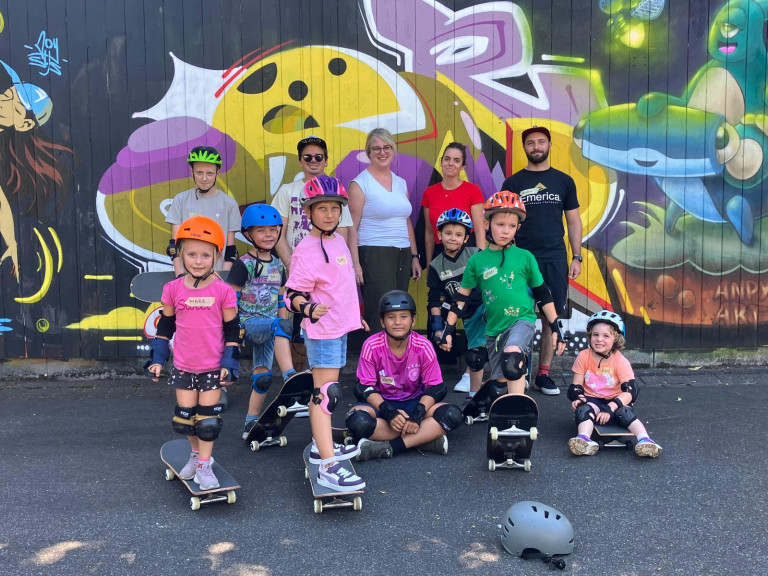 Skateboarden bei strahlendem Sonnenschein
