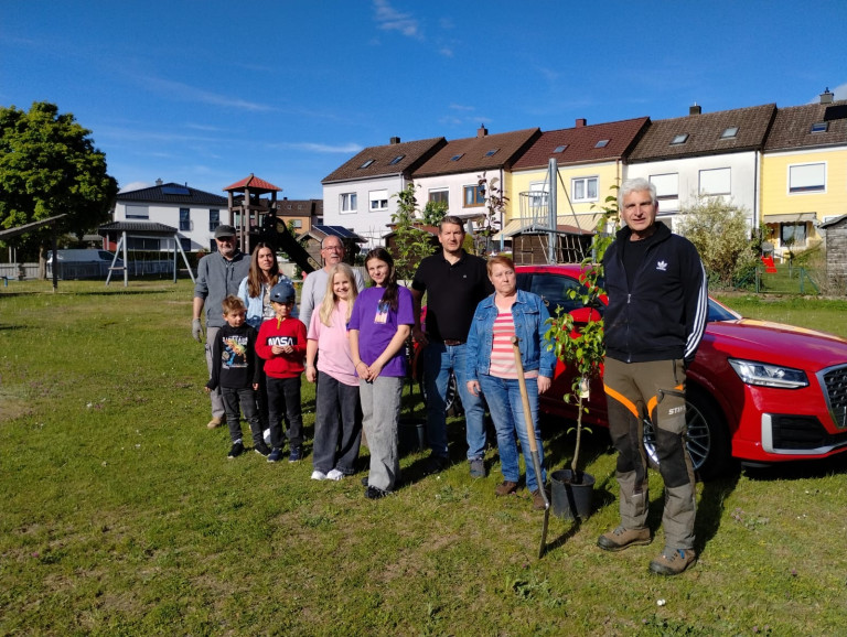 SPD pflanzt Bäume auf Hans-Müller-Spielplatz am Naabberg