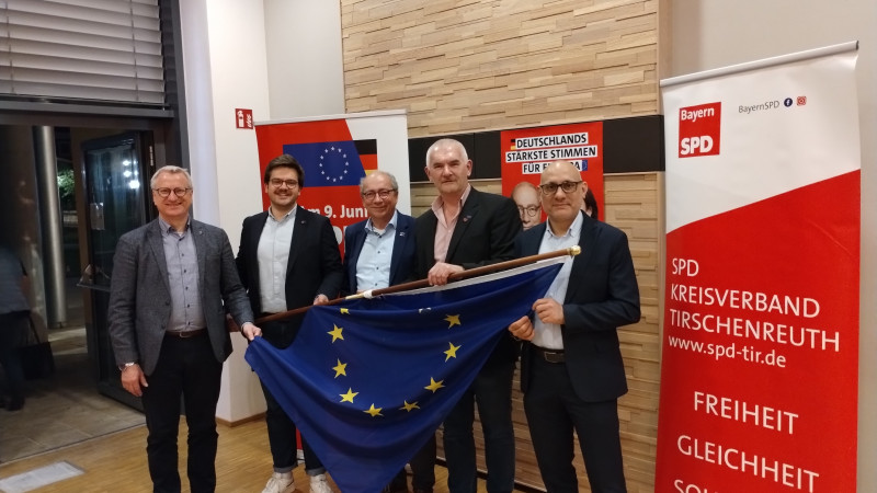 MdEP Thomas Rudner (Mitte) wirbt für weitere Amtszeit im Europaparlament